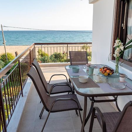 Dimi Seafront Apartment By Rentals Pro Services - Néa Mudaniá Kültér fotó