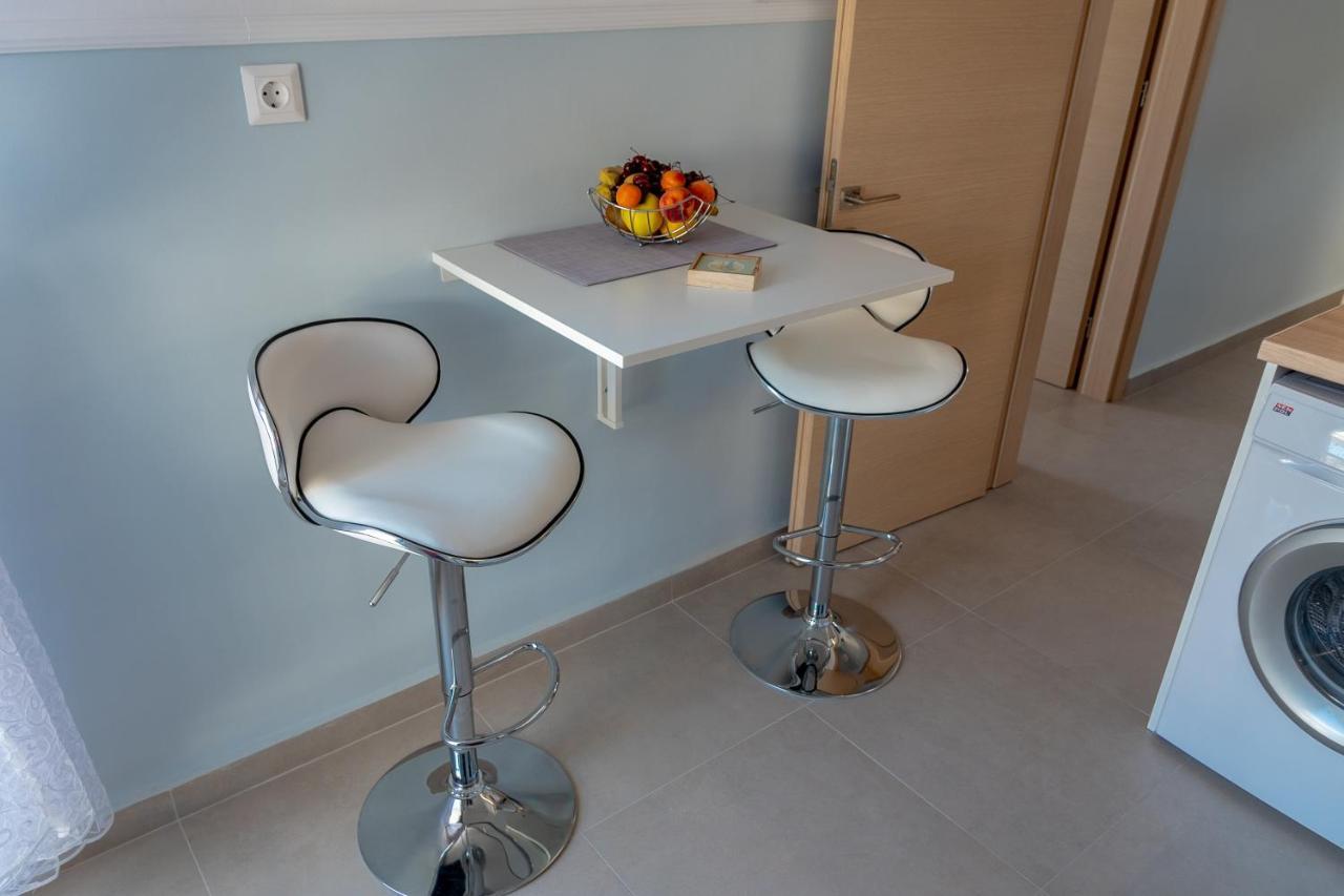 Dimi Seafront Apartment By Rentals Pro Services - Néa Mudaniá Kültér fotó