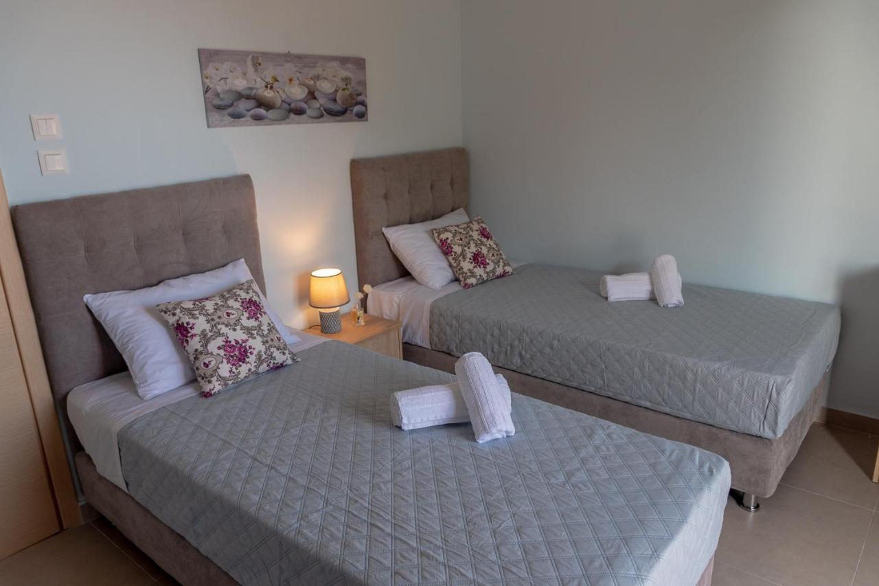 Dimi Seafront Apartment By Rentals Pro Services - Néa Mudaniá Kültér fotó
