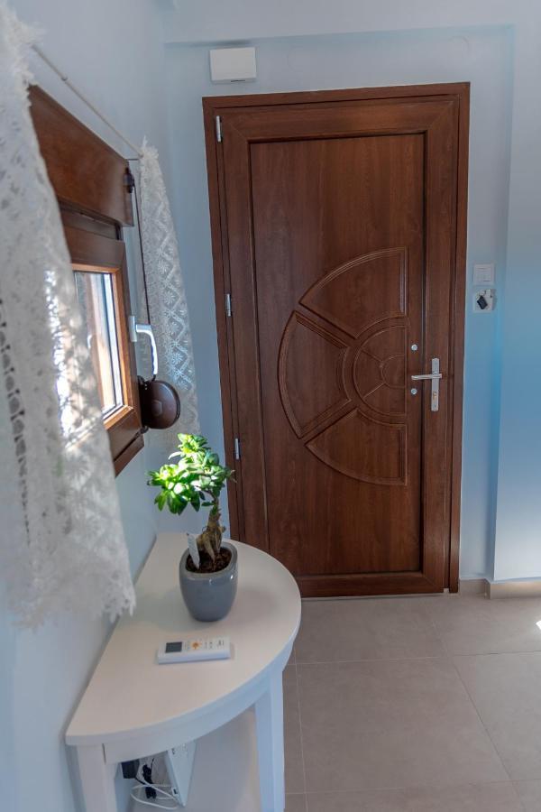 Dimi Seafront Apartment By Rentals Pro Services - Néa Mudaniá Kültér fotó