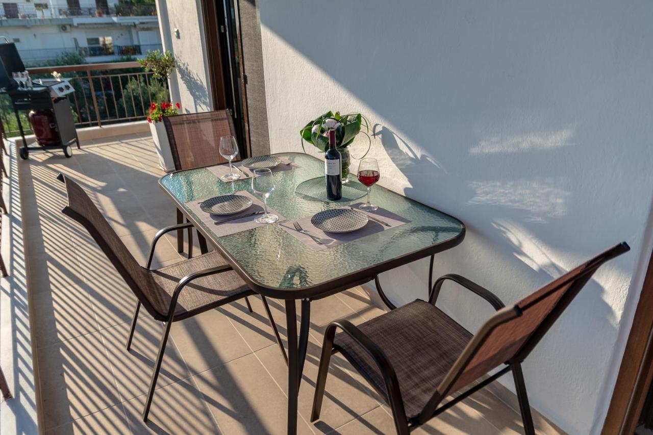 Dimi Seafront Apartment By Rentals Pro Services - Néa Mudaniá Kültér fotó